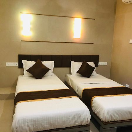 Hotel Blue Berry Γκαντχιναγκάρ Εξωτερικό φωτογραφία