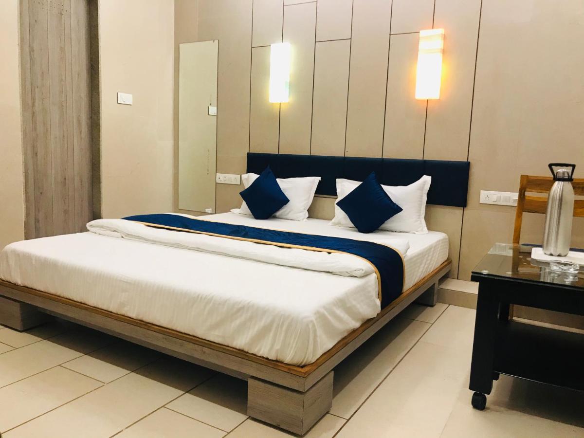 Hotel Blue Berry Γκαντχιναγκάρ Εξωτερικό φωτογραφία