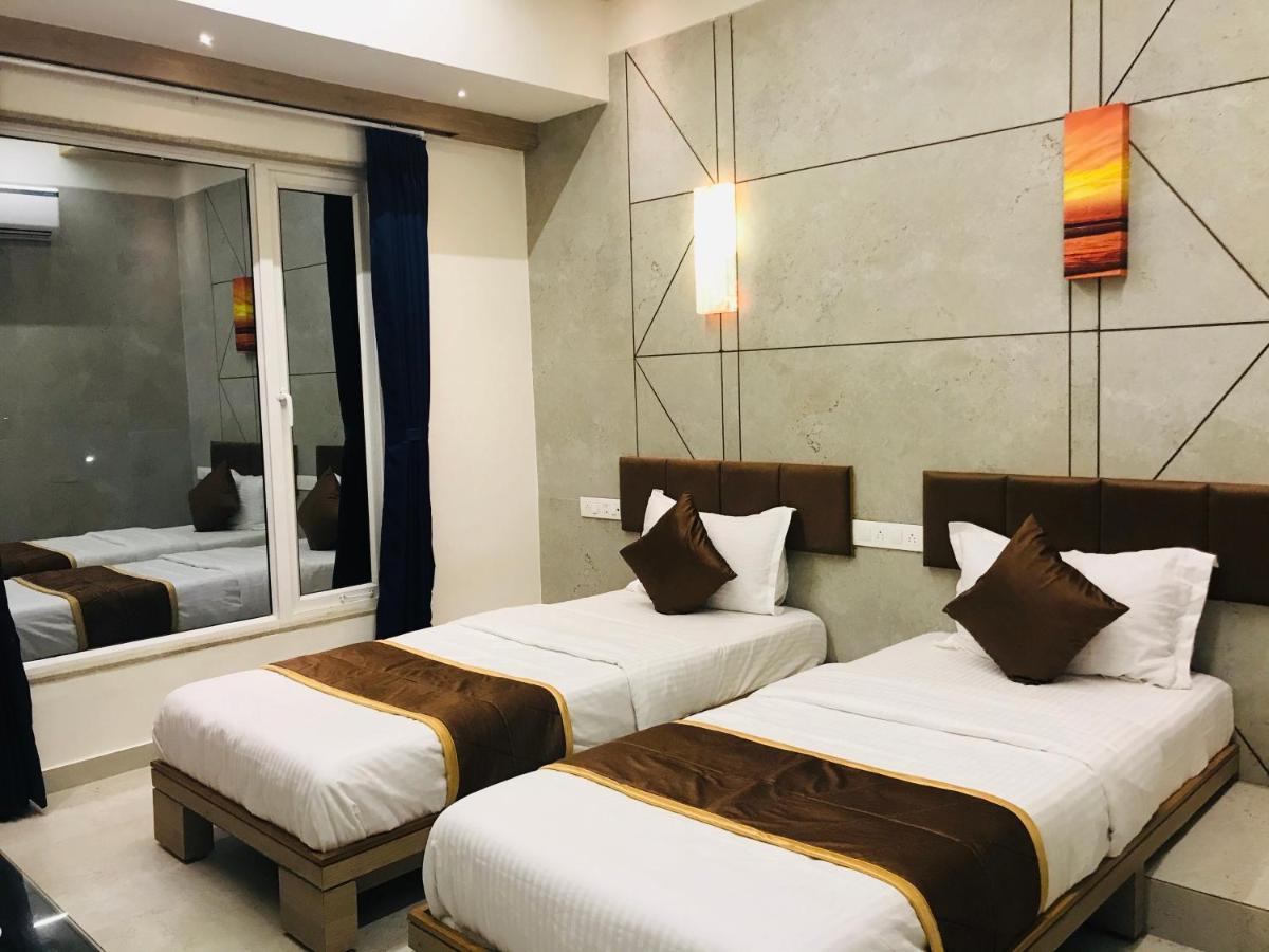 Hotel Blue Berry Γκαντχιναγκάρ Εξωτερικό φωτογραφία