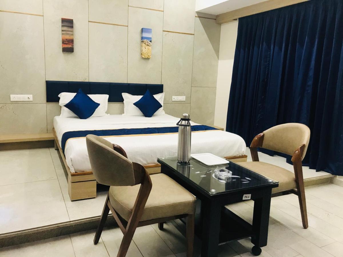 Hotel Blue Berry Γκαντχιναγκάρ Εξωτερικό φωτογραφία